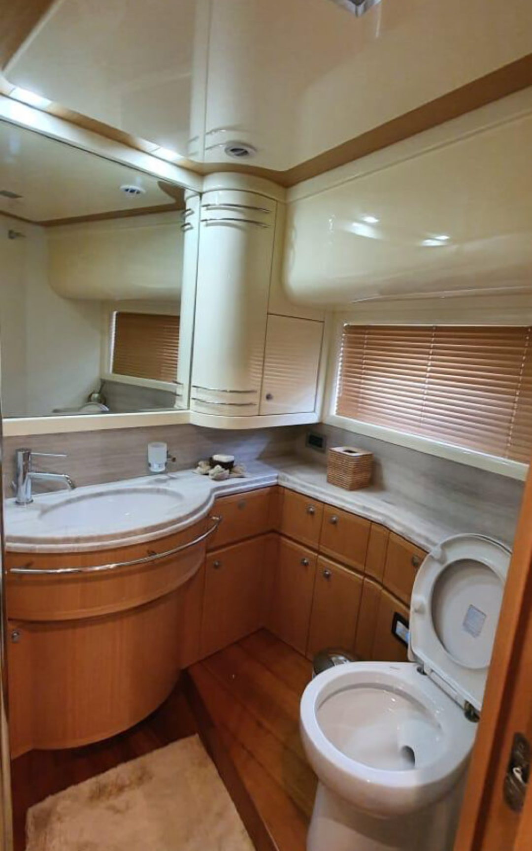85' Ferretti