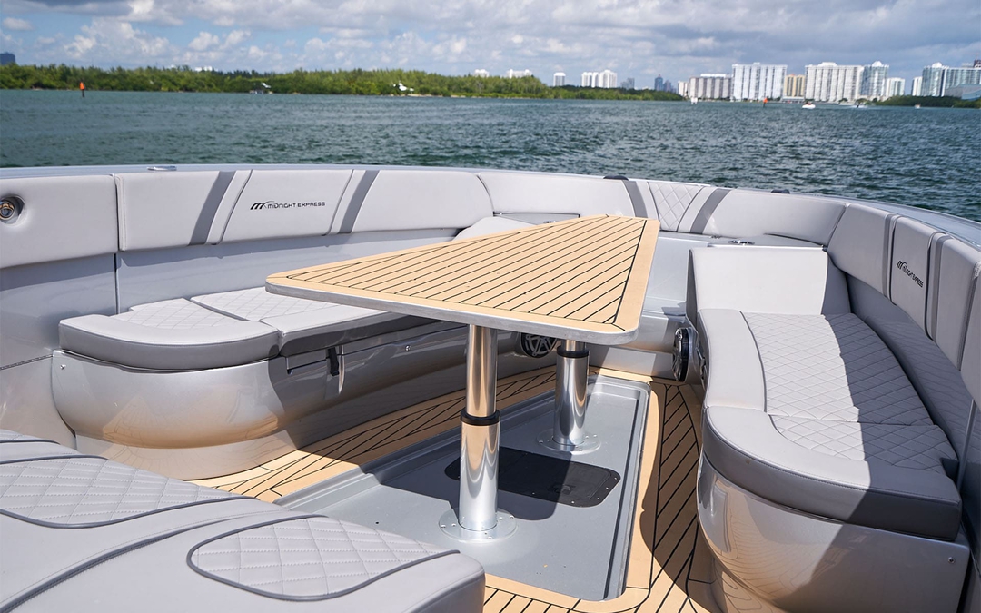 43' Midnight Express