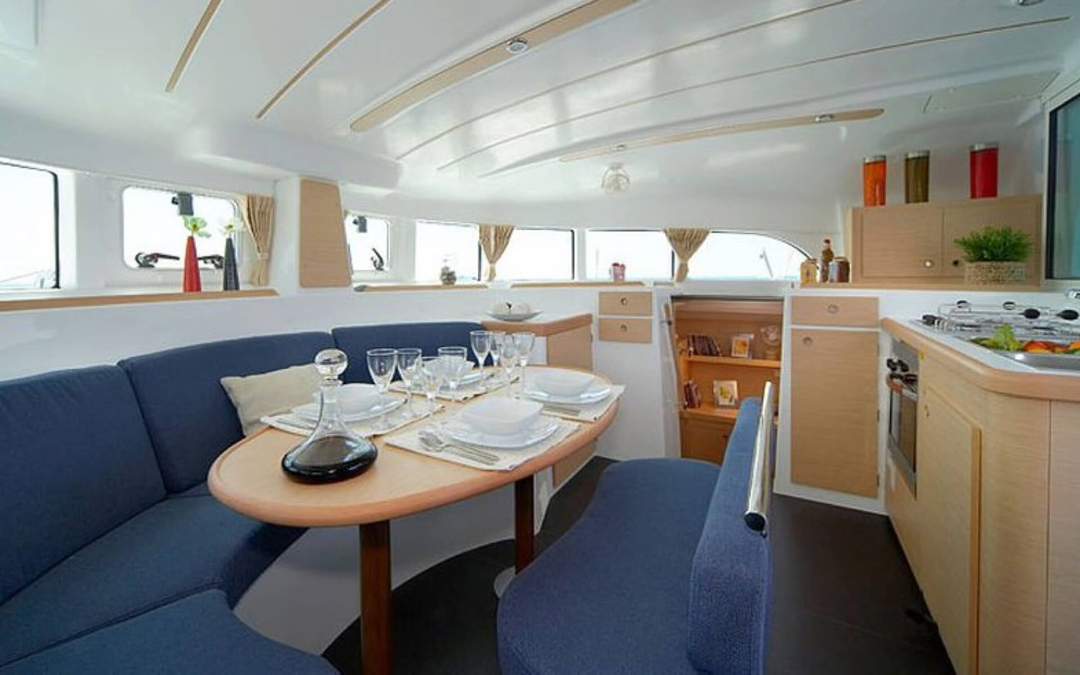 38' Lagoon