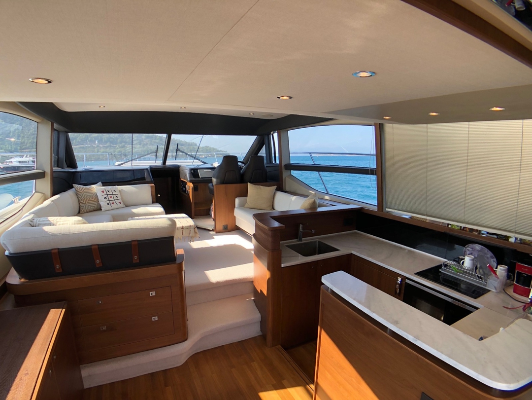 52' Princess Fly