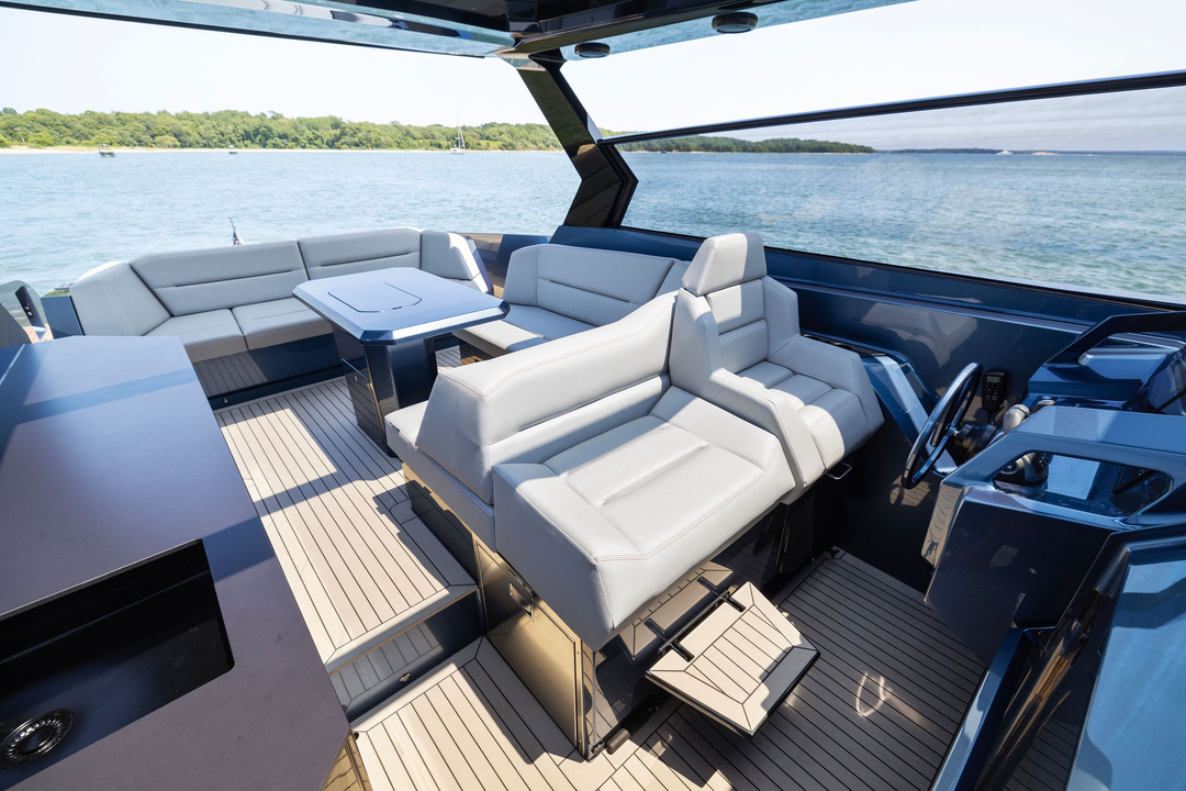 52' Vanquish