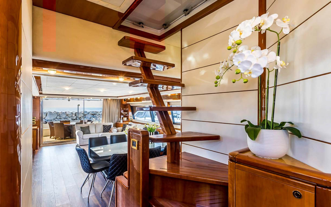 89' Ferretti