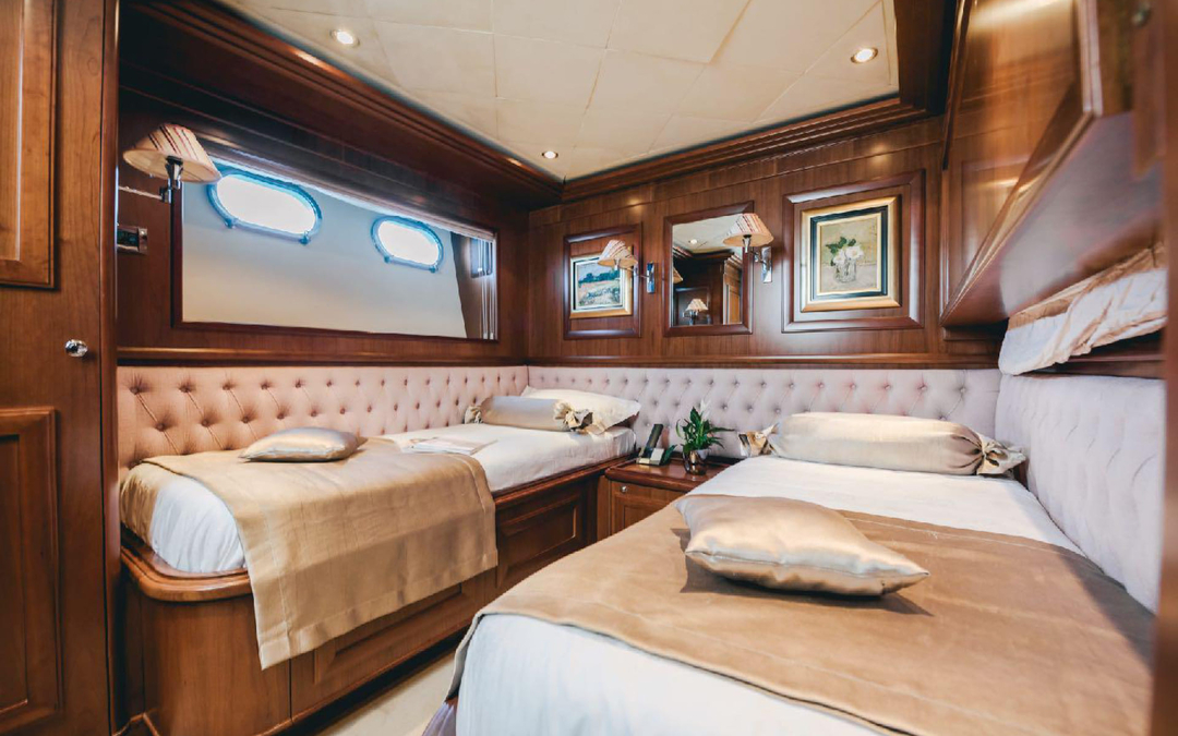 101' Ferretti