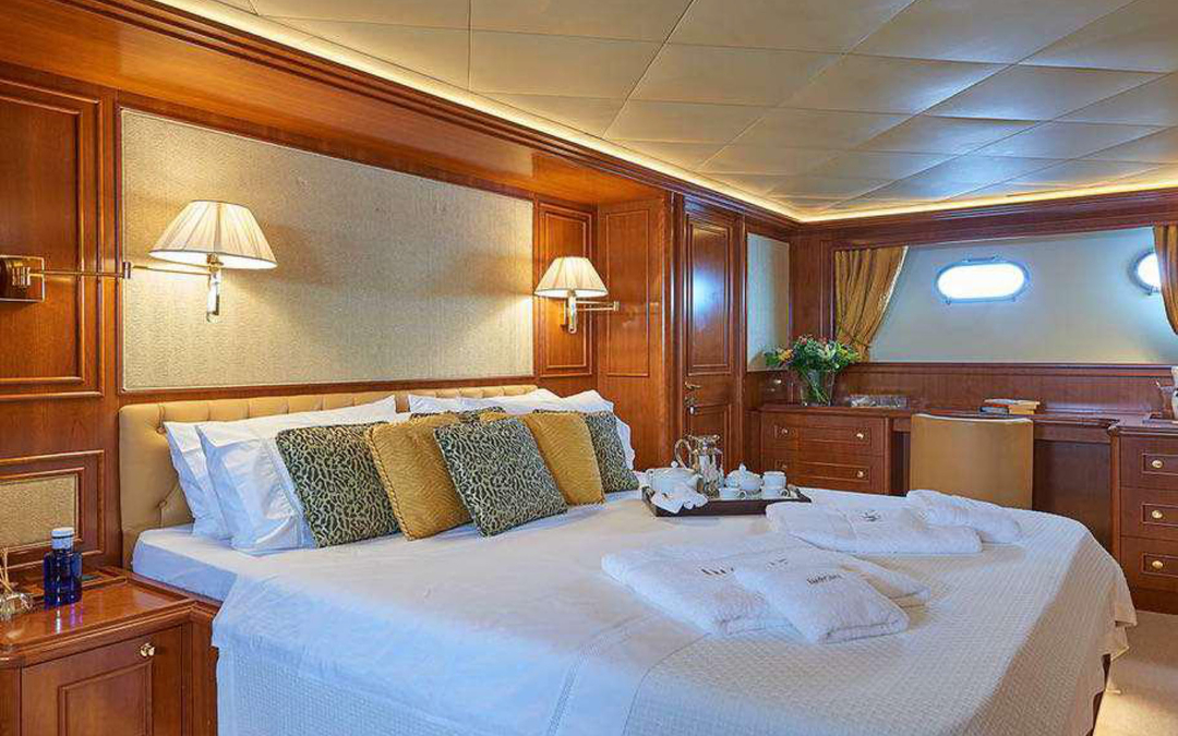 101' Ferretti