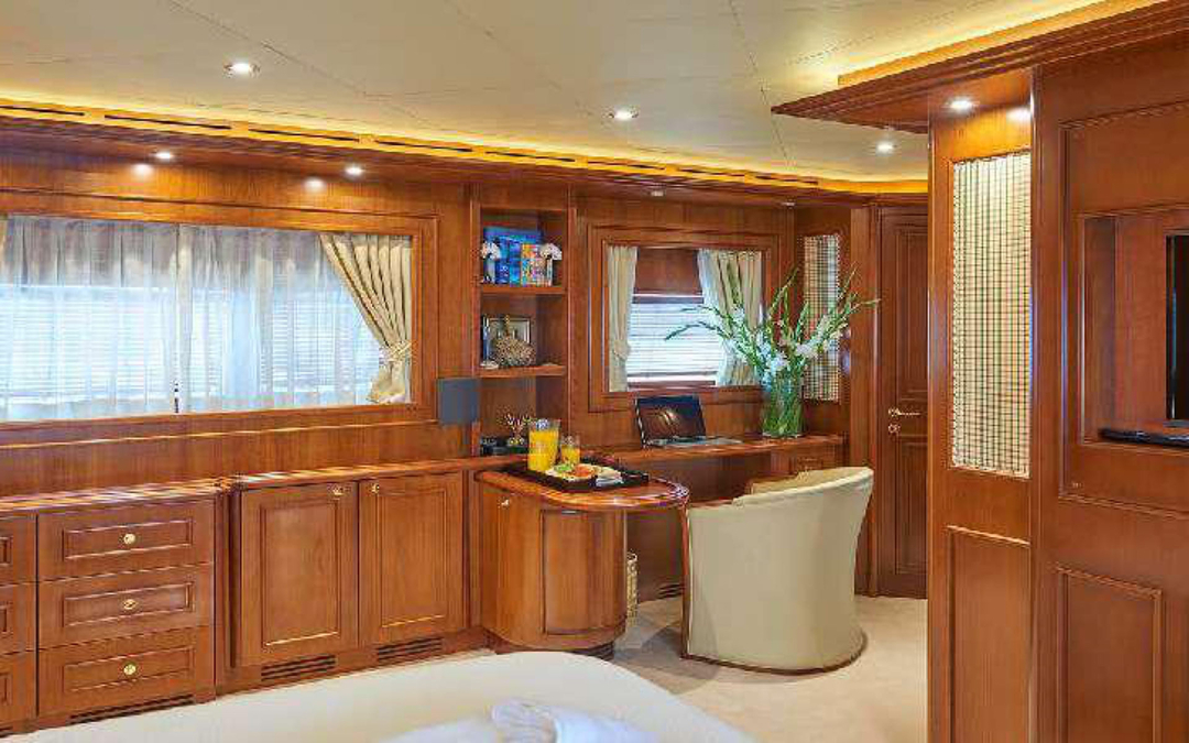 101' Ferretti