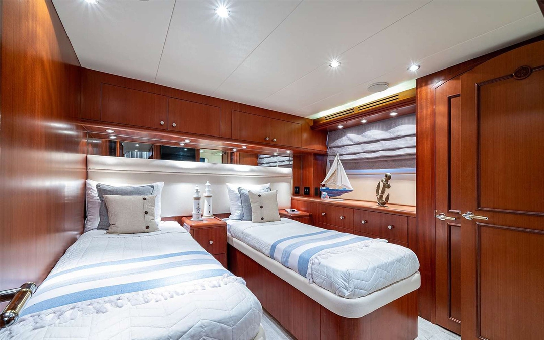 100' Hatteras
