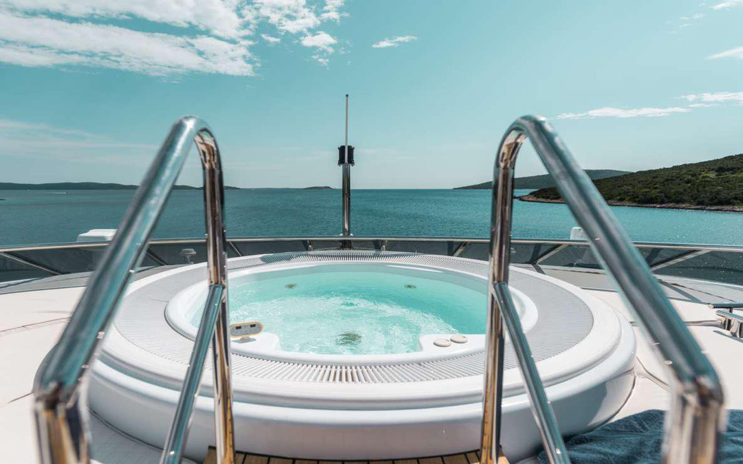 144' Heesen