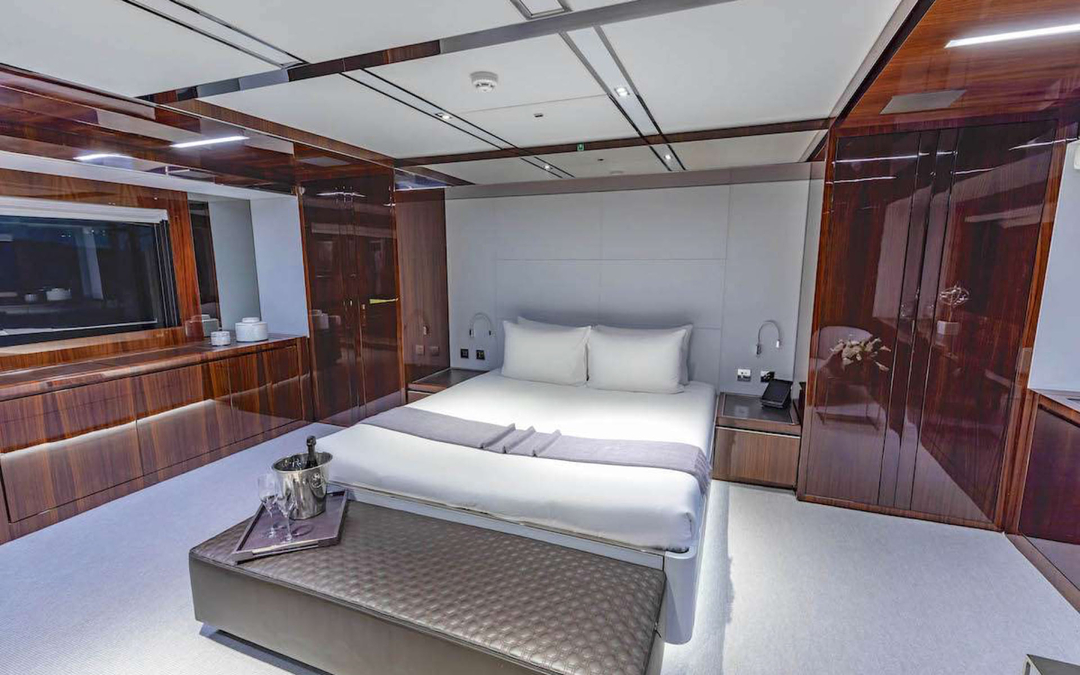 110' Riva