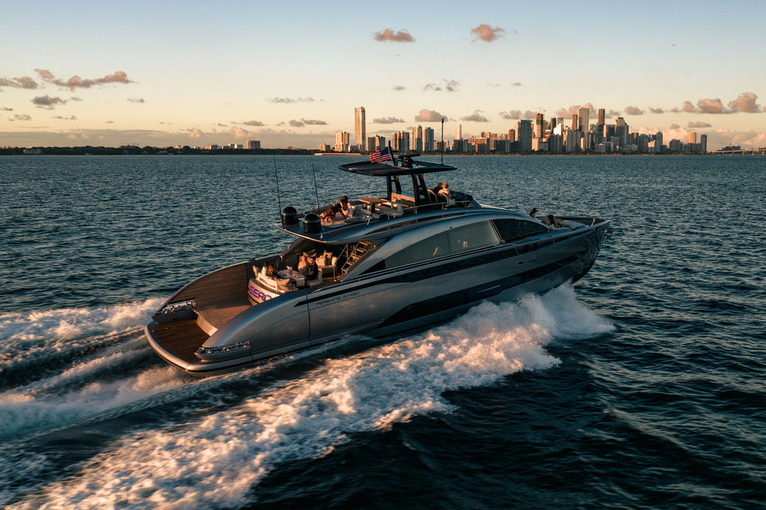 80' Pershing