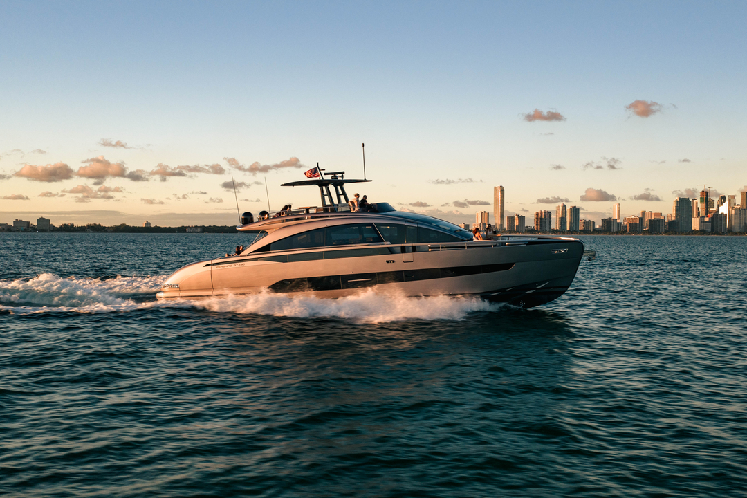 80' Pershing