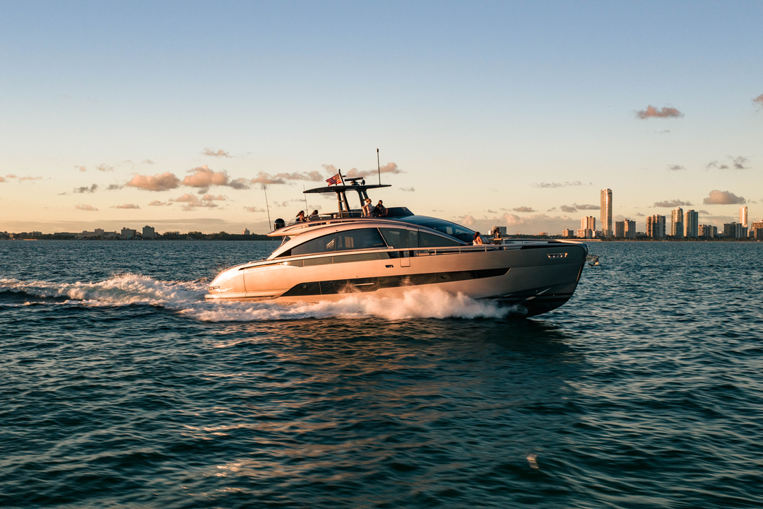 80' Pershing