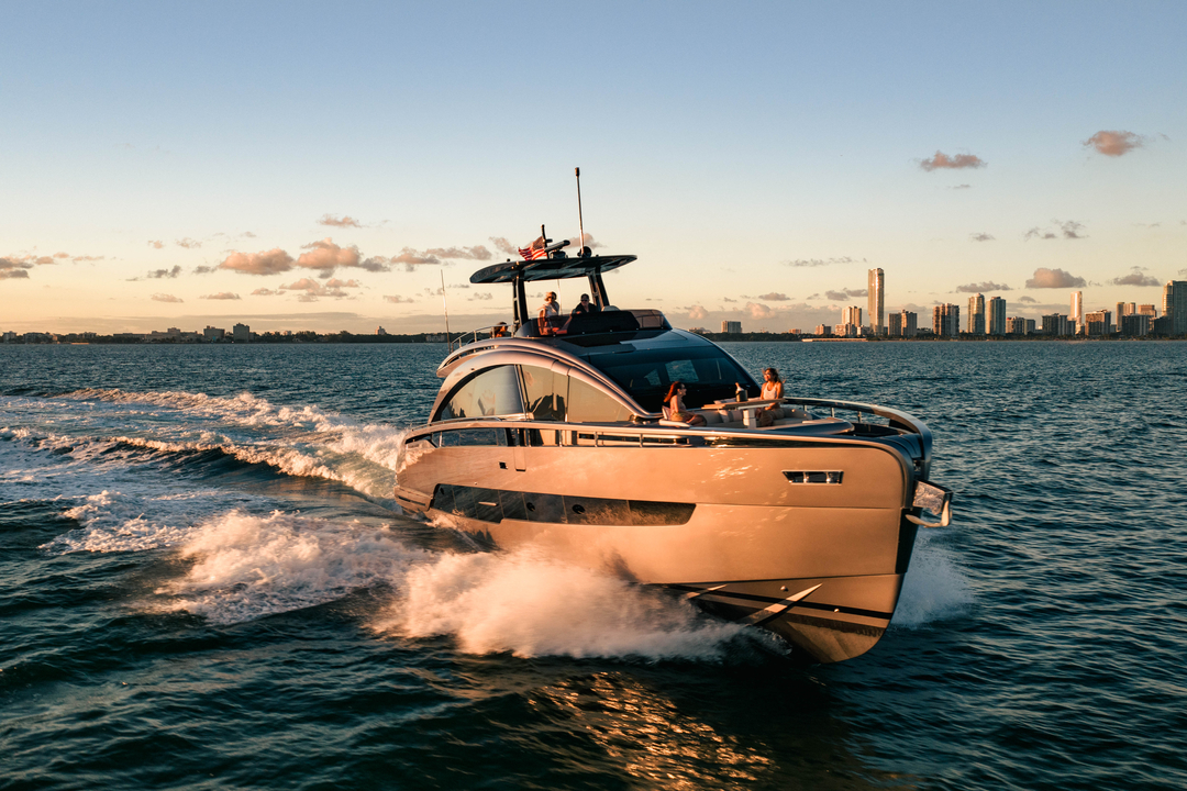 80' Pershing