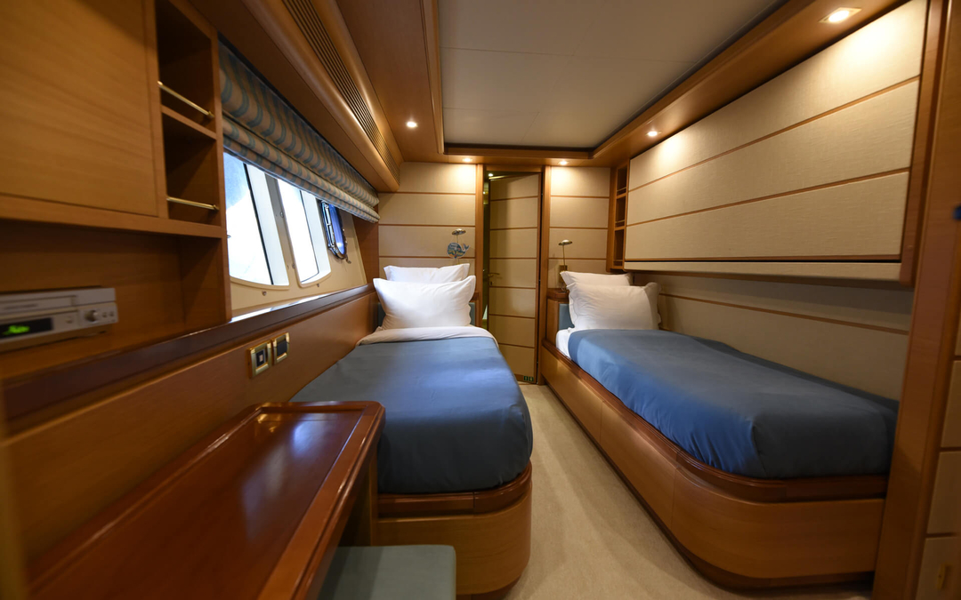 98' Ferretti