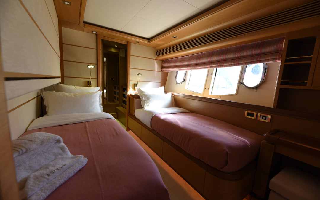 98' Ferretti