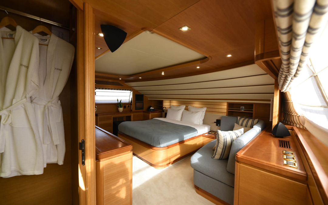 98' Ferretti