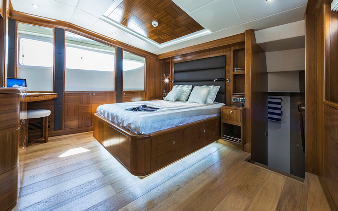 100' Majesty