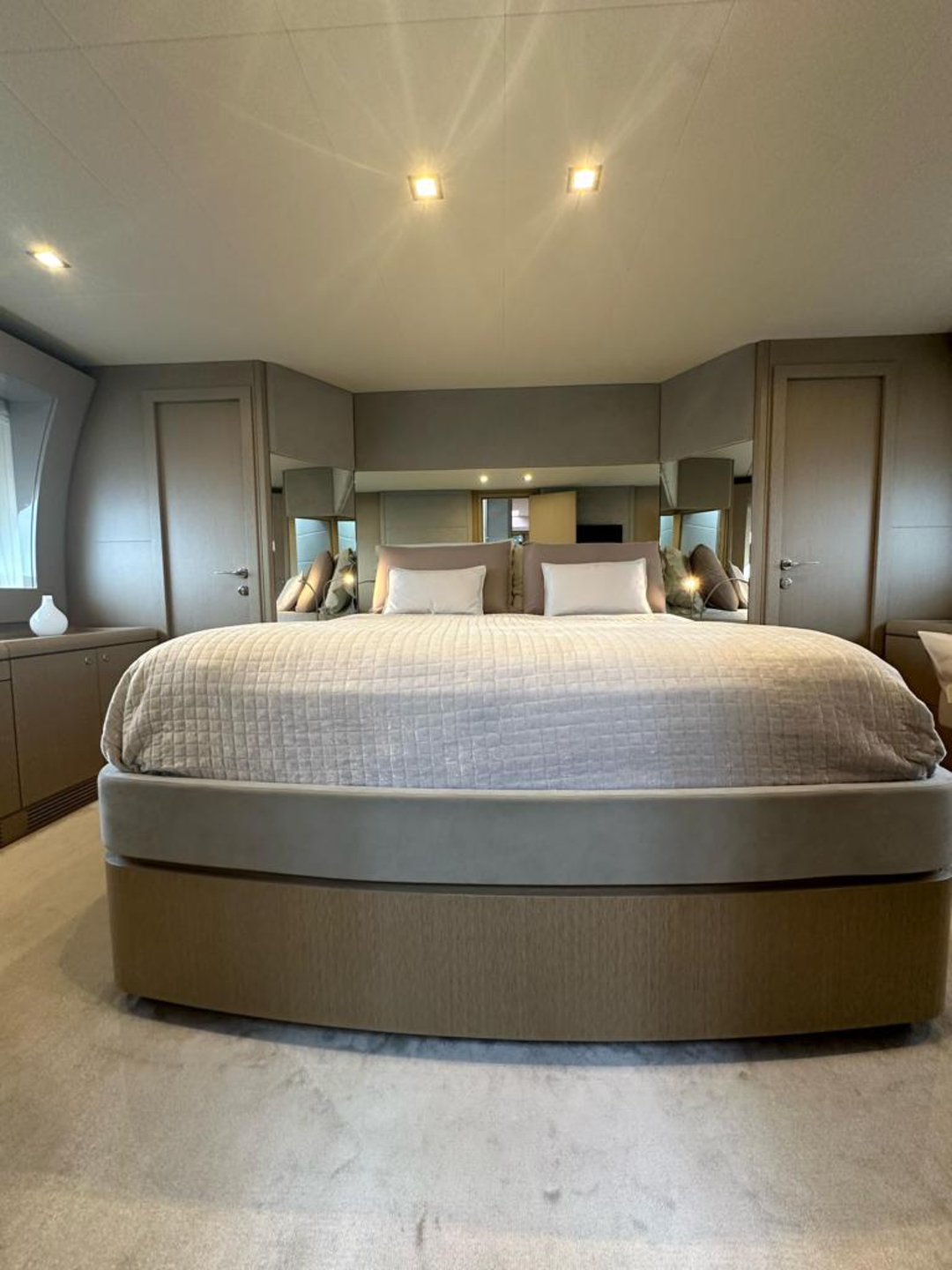 70' Ferretti