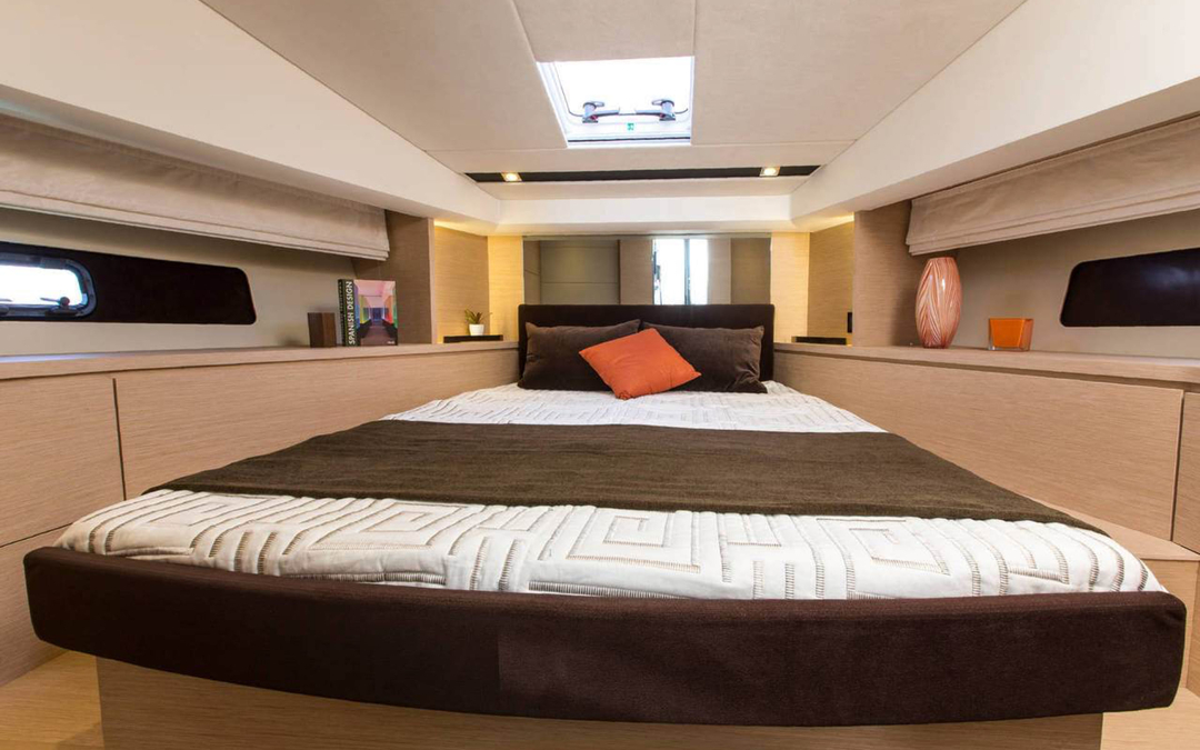 42' Prestige Flybridge
