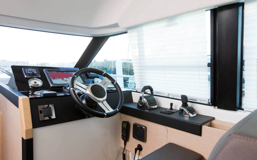 42' Prestige Flybridge