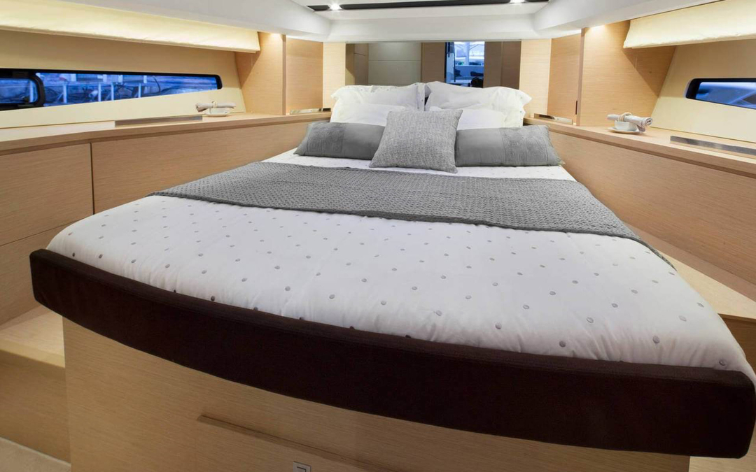 42' Prestige Flybridge